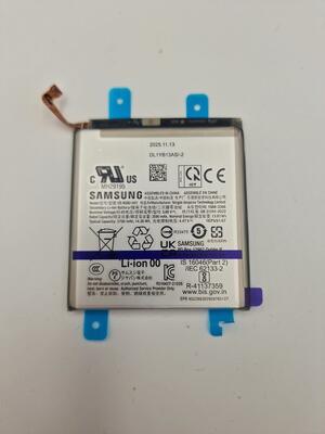 Zamena baterije Samsung S22 — Original (Service Pack) baterija — Viper Mobile